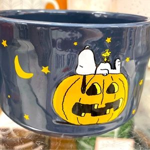 Snoopy Rae Dunn oversized coffee or soup mug.